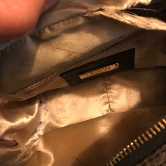 Innue Crossbody  - Picture 4 of 5